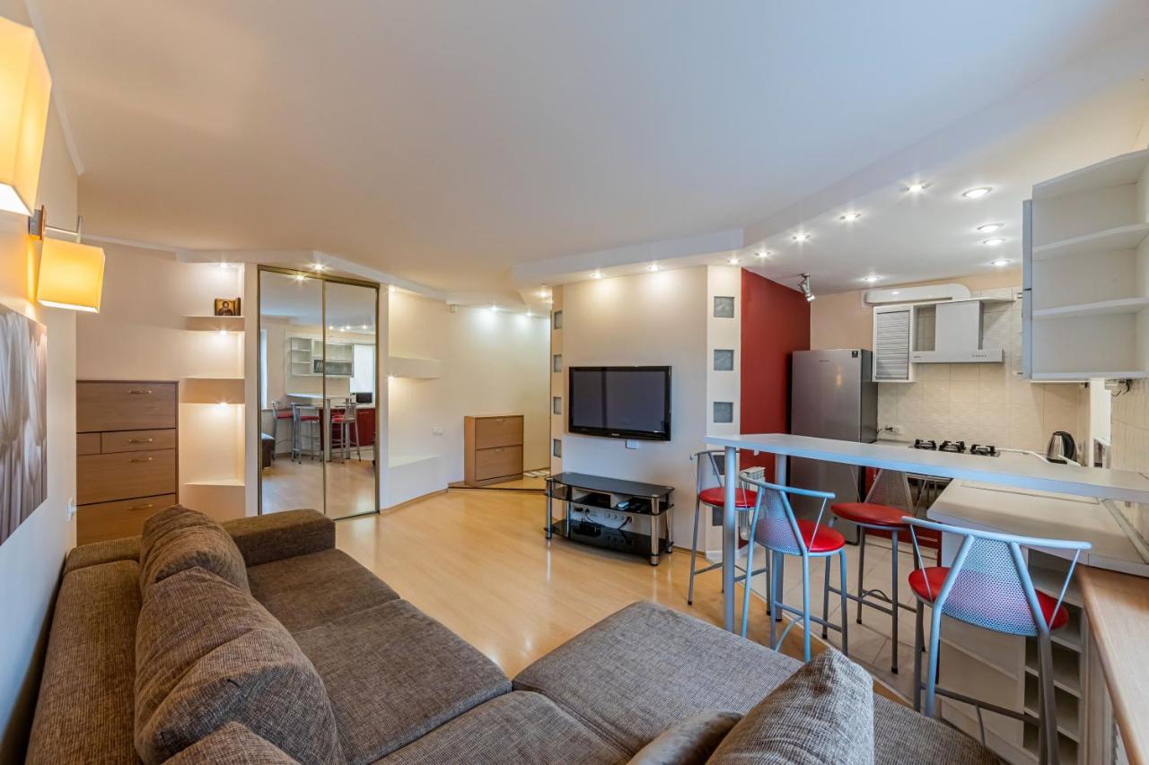 Apartment Three-room On District